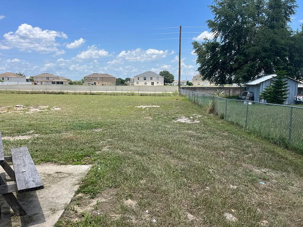 3 bed, 1384 sqft, $2,000 — Photo 2