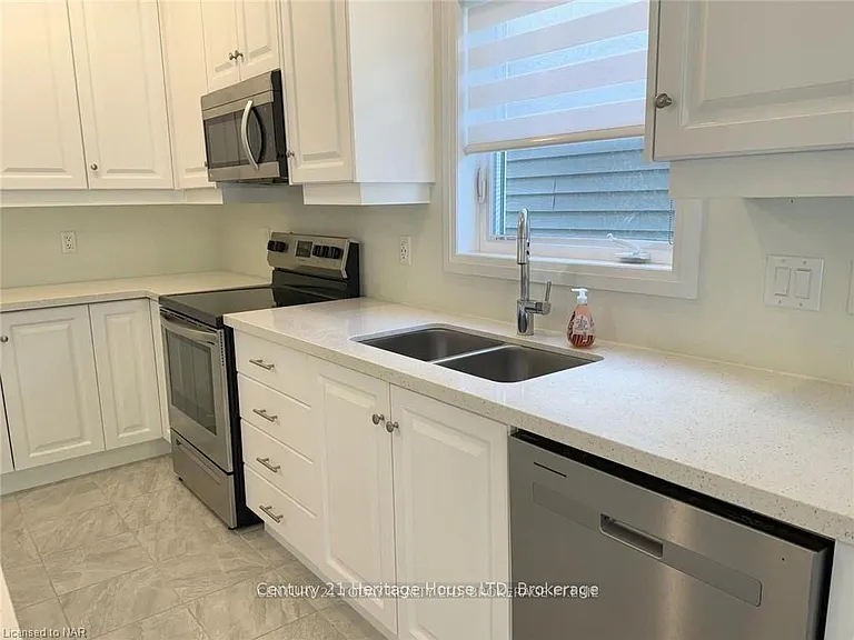 11 Beachwalk Cres — Photo 10