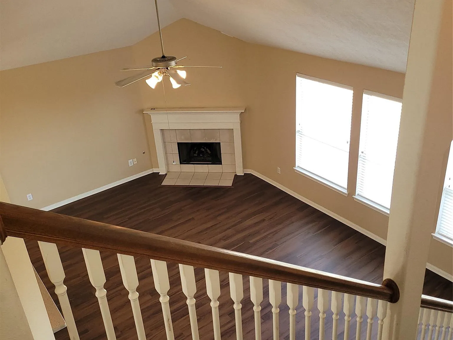 3 bed, 2.5 bath, 2342 sqft, $2,300 — Photo 3