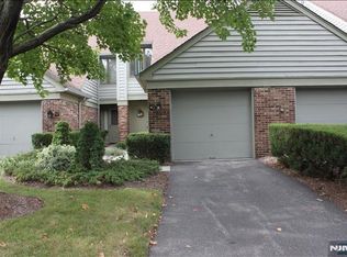 40 Meadow View Ct, Leonia, NJ 07605