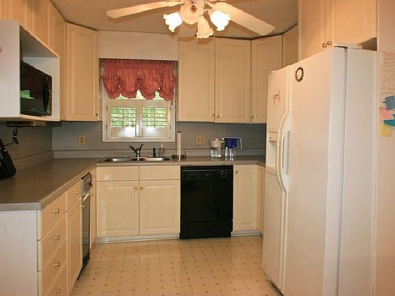 4th image of 3867 Greenforest Pkwy