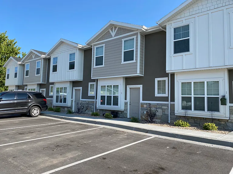 460 N Main St — Photo 16
