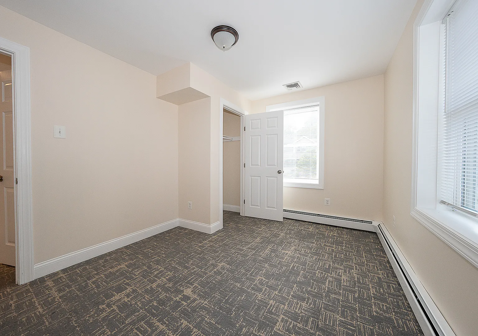 4 bed, 2022 sqft, $3,000 — Photo 4