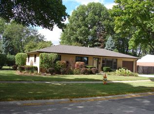 1400 W Willow Ln, Mount Prospect, IL