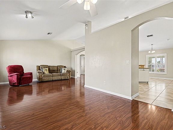5th image of 214 NE 21st Ave