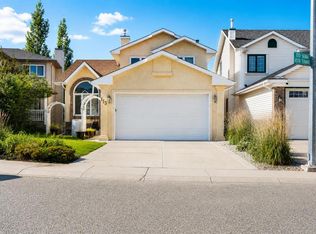 113 N Sierra Vista Ter SW, Calgary, AB T3H 3C4