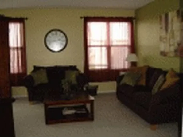 28812 Sawmill Ln, Lakemoor, IL 60051