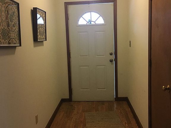 3rd image of 1418 S Palmer Ave