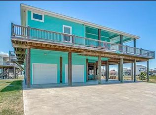 922 Palm Ridge Dr, Crystal Beach, TX 77650