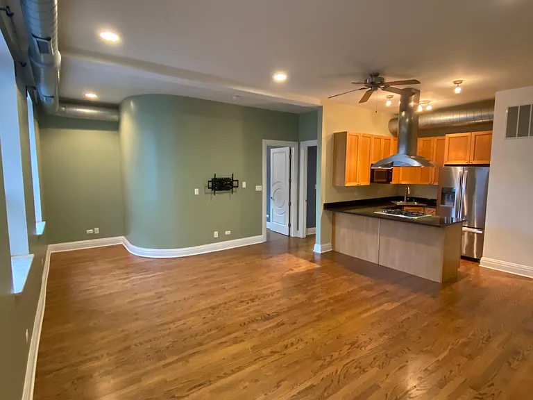 1107 W Lawrence Ave #207 — Photo 2
