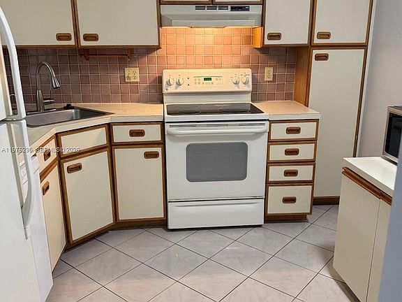 3rd image of 2590 Carambola Cir N #1877