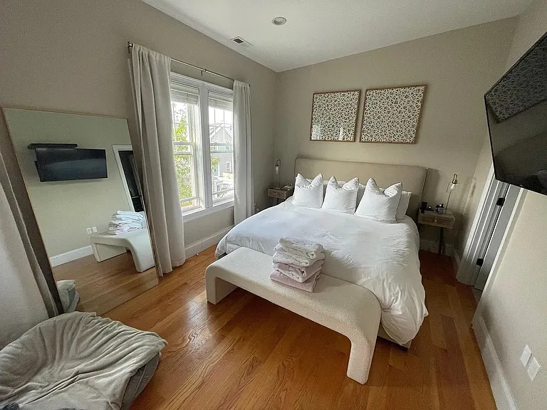607 E 5th St #2 — Photo 22