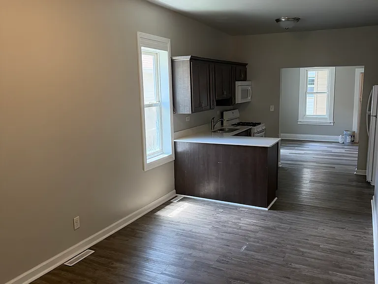 4618 Towle Ave — Photo 2