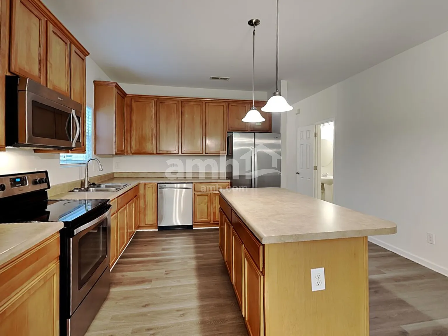 4 bed, 2.5 bath, 2400 sqft, $2,335 — Photo 3