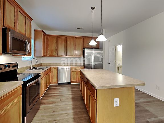 3rd image of 817 Redland Dr