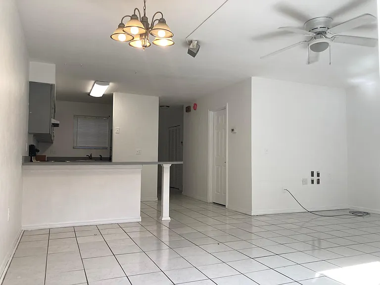 2871 SW 38th Pl — Photo 15