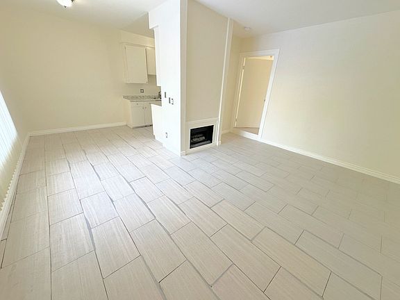 2nd image of 14223 Delano St APT 5