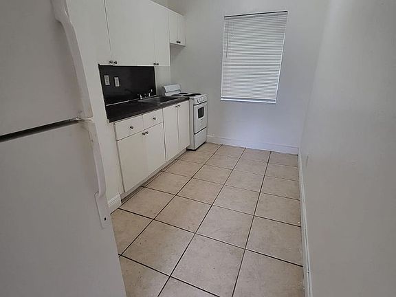 4th image of 1111-1125 Sharazad Blvd #24