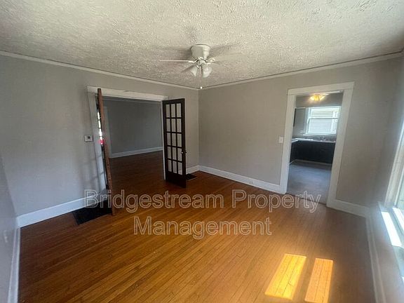3rd image of 144 W Parkwood Dr