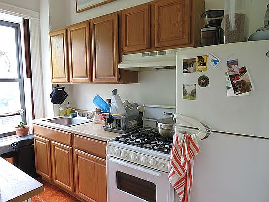 2nd image of 312 Park Pl APT 3
