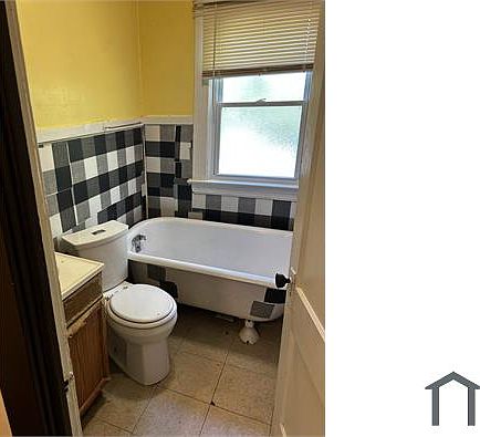 5th image of 921 E 144th St