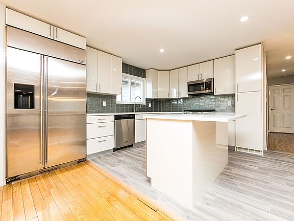4th image of 2209 E 59th Pl