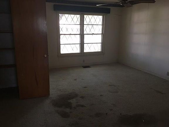 2nd image of 1206 E Elm St