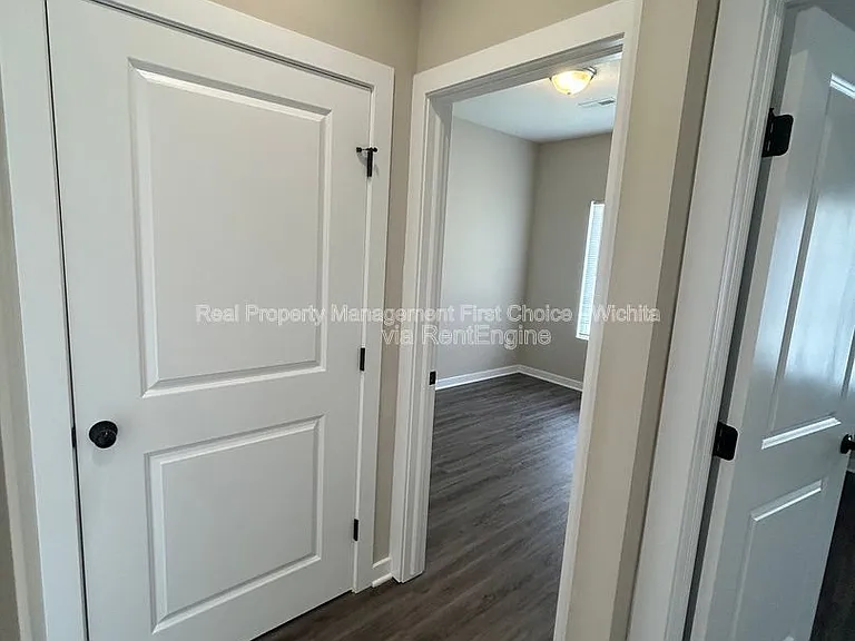 1736 E Decarsky Ct — Photo 23