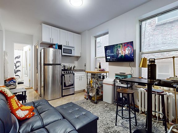 3rd image of 520 E 11th St APT 15
