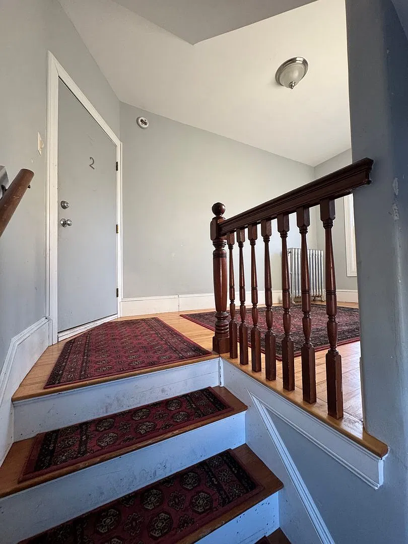 35 Bolton Street — Photo 2