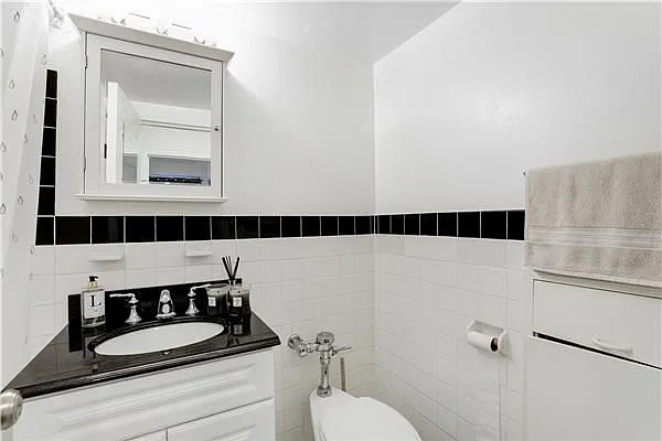 Sold by WIRE International Realty | media 22