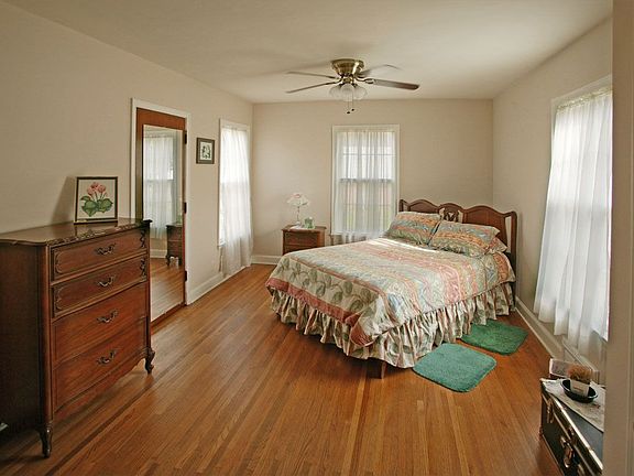 3rd image of 3588 Poplar Ave
