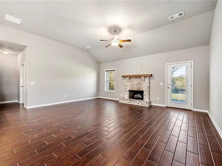 540 Brookside Ln — Photo 10
