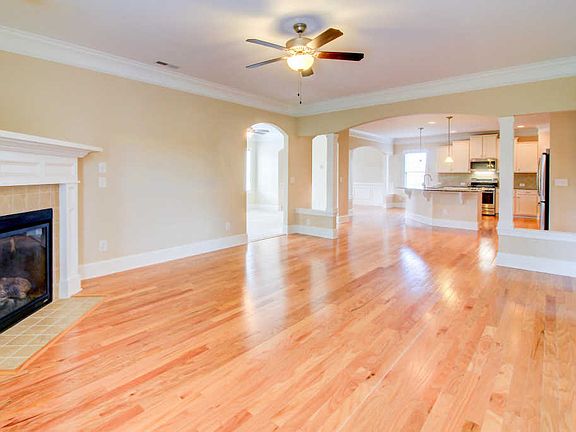 4th image of 301 Seafarer St