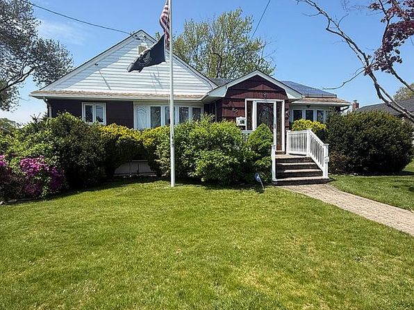 59 Farmers Ave