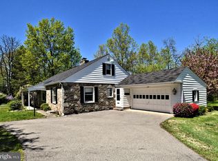 302 Locust Rd, Fort Washington, PA 19034