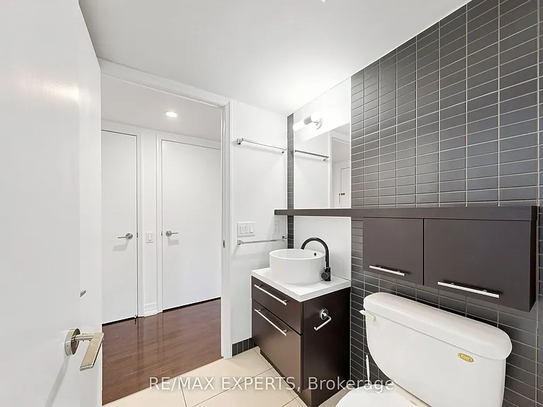 21 Carlton St #507 — Photo 21