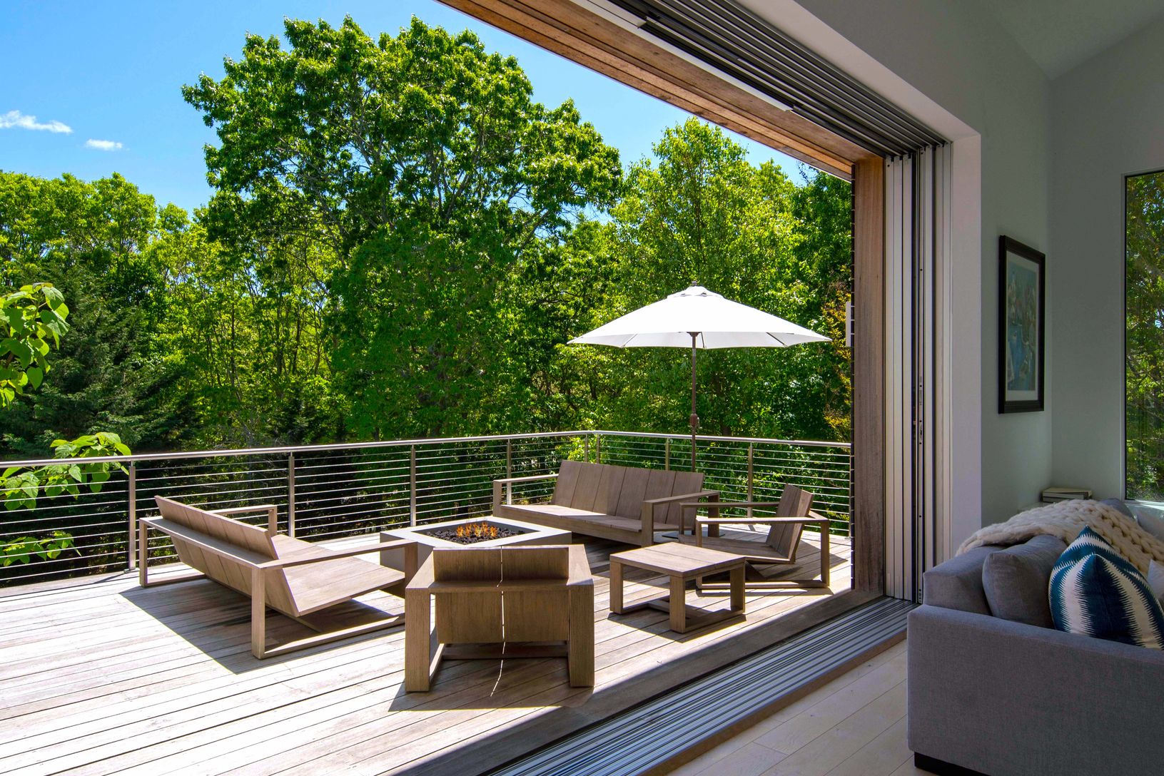  Offering the ultimate in Indoor/Outdoor entertaining