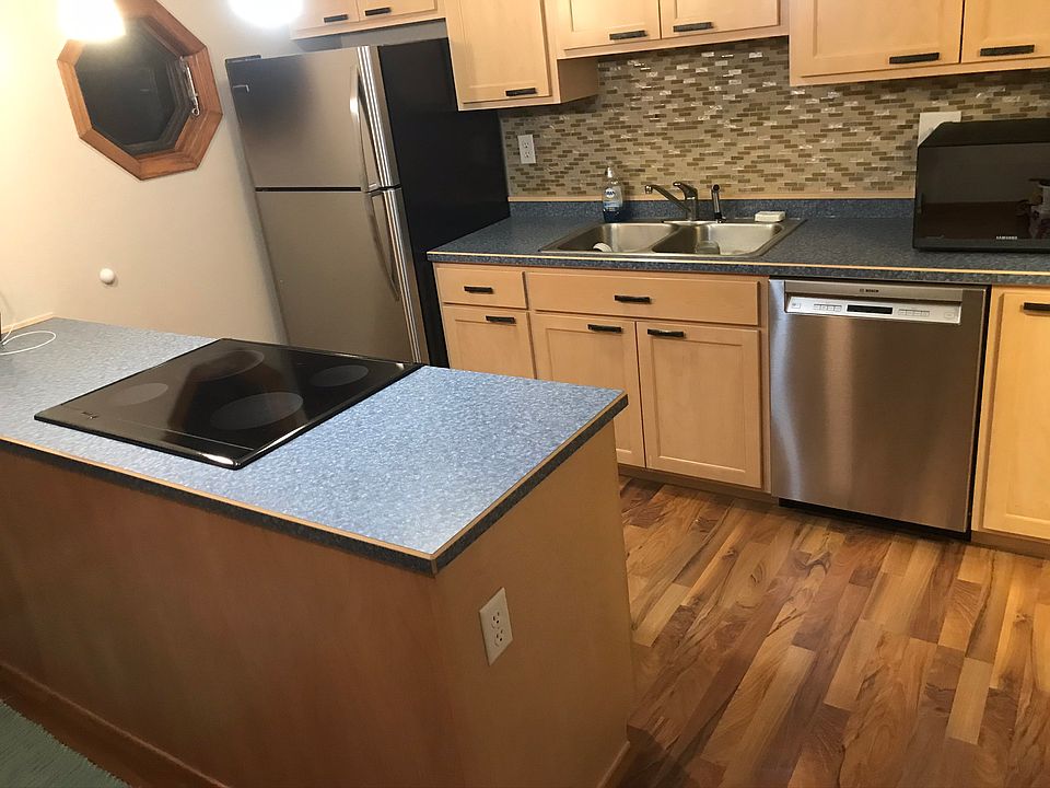 1st image of 222 13th Ave E