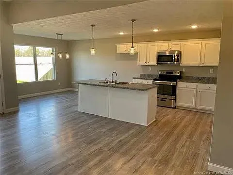 3 bed, 1425 sqft, $1,950 — Photo 3