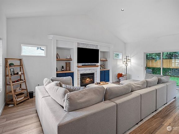 3rd image of 16010 132nd Avenue Ct E