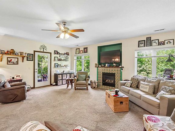 3rd image of 1092 Walnut Ave Unit 218