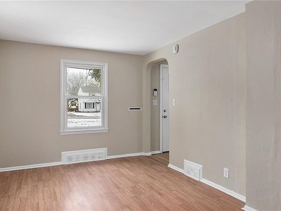 5th image of 3536 Arden Blvd