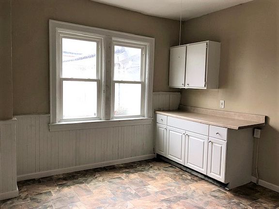 4th image of 308 Breckenridge St #1