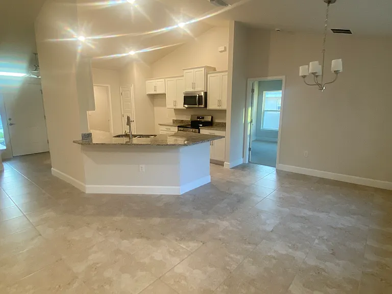 2593 Englewood Rd — Photo 4
