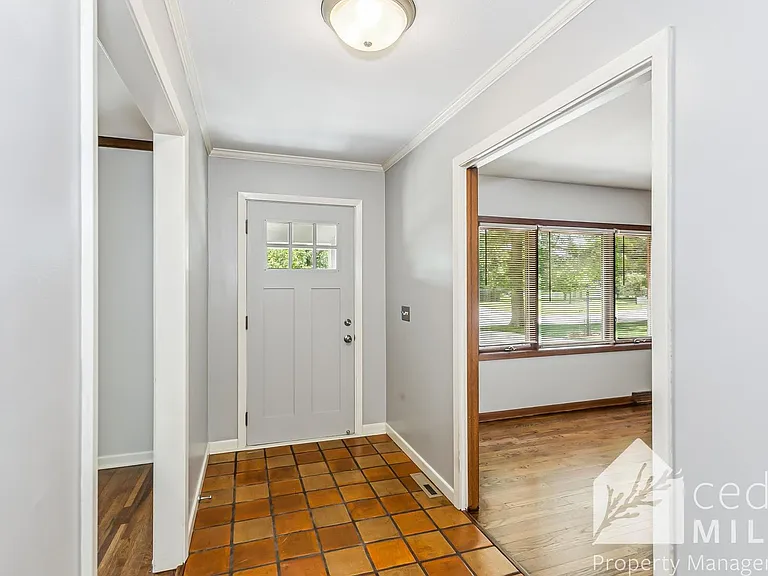 125 S Oakwood Ave — Photo 3