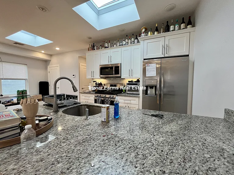 65 Burrell St #3A — Photo 6