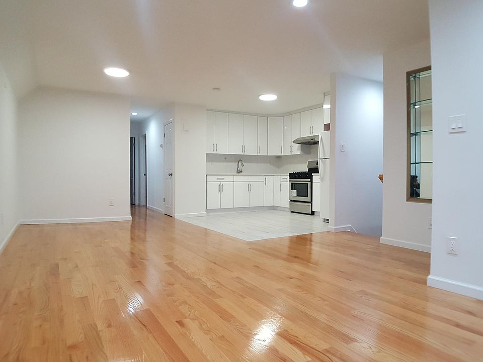 1st image of 6136 165th St #2FLOOR
