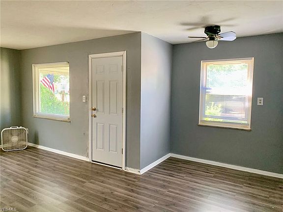 3rd image of 13618 Courtland Ave