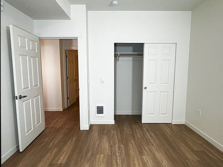 22025 NE HALSEY ST. — Photo 14
